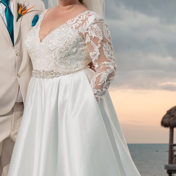 Wedding dress. Size 16W. Upgraded, sewn-in belt. Long sleeve, A-line. Pockets! - Picture 5 of 9